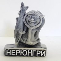 Девочка с рыбиной Нерюнгри фигурка мраморная крошка