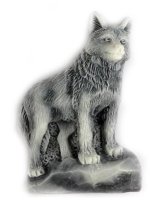Волк на скале брелок мраморная крошка