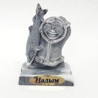 Девочка с рыбиной Надым фигурка мраморная крошка
